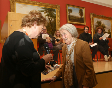 Thumbnail image of Prof Hilary Burgess presenting The Burgess Sculpture Prize to winner Yvonne Anderson - LSA Annual Exhibition 2018 Preview Evening